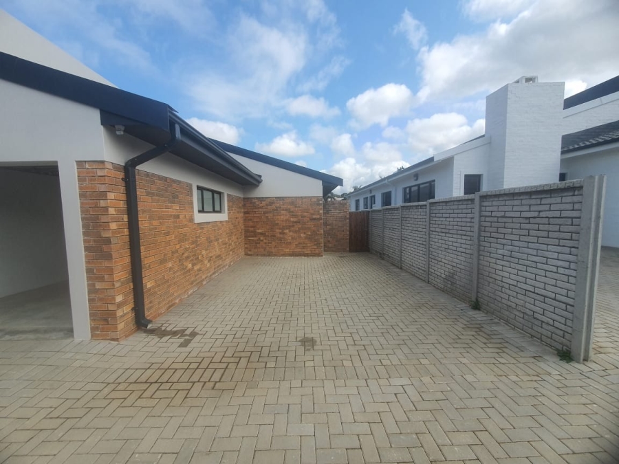 To Let 3 Bedroom Property for Rent in Beacon Bay Eastern Cape